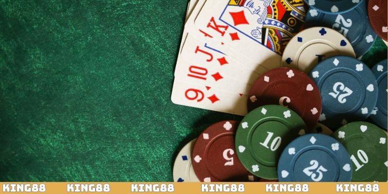 Bàn cược Poker Online sử dụng giao diện trực quan hỗ trợ người chơi