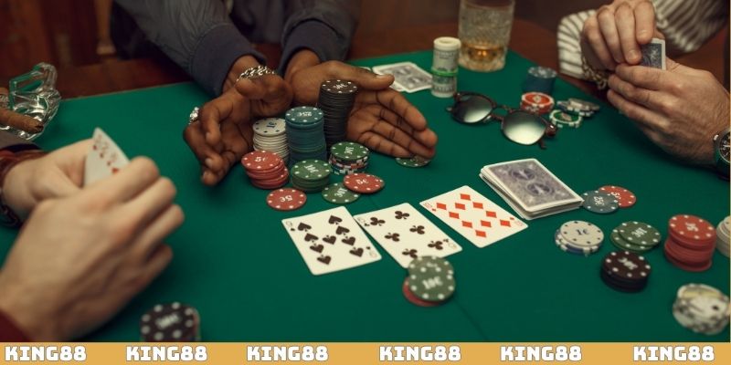 GTO phân tích chiến thuật Poker Online trước khi đặt cược